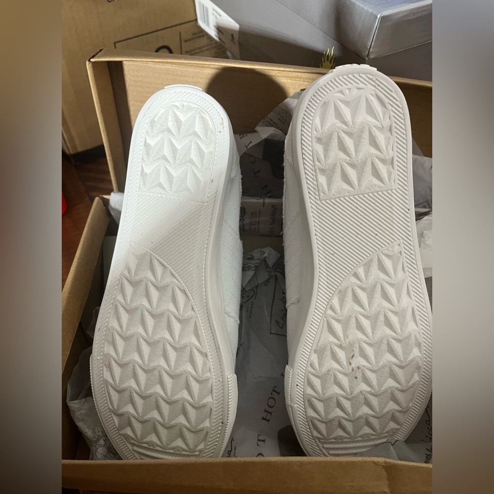 NIB Sbicca Creole Slip On Sneakers in Ivory White - Size 8 - Picture 4 of 6